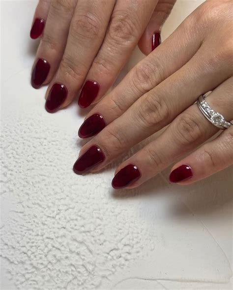 maroon color nail art 2