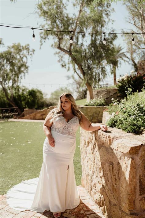 Sexy Lace Column Plus-Size Wedding Dress with Skirt Slit