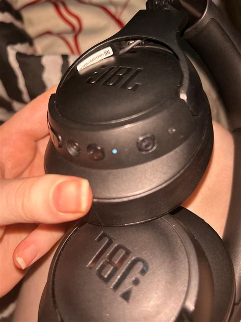 Button on JBL 760NC jammed! Any advice on how to get it unstuck? : r/JBL