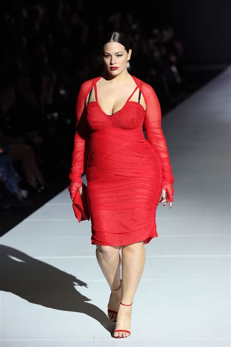 Curvy Mumma Fashion London Plus-Size Model: Trendy Styles Unveiled