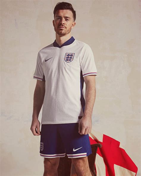 England kit: Neil Oliver blasts 'Nike wouldn't play with any other flag!'