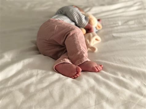 How to Improve Sleep for a Child With Hip Pain - OurKidsMom