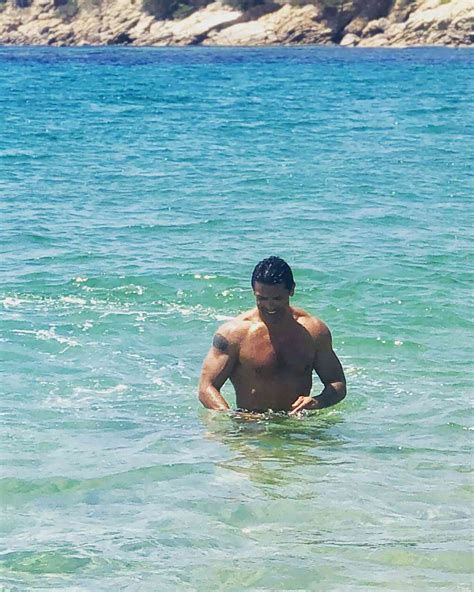 Kelly Ripa Shares Shirtless Mark Consuelos Photo on Their Vacation