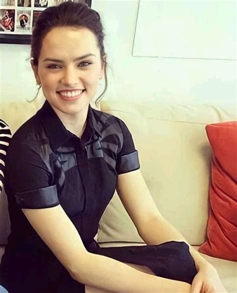 Daisy Ridley and her cute smile : Celebhub