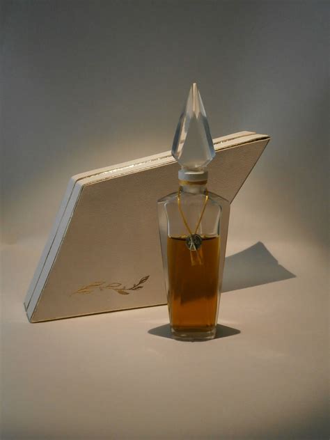 soviet perfume: "Ярославна", Новая заря