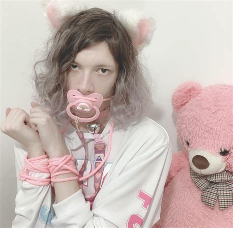 Help me take this paci out!! I’m not a baby!! : r/bdsm