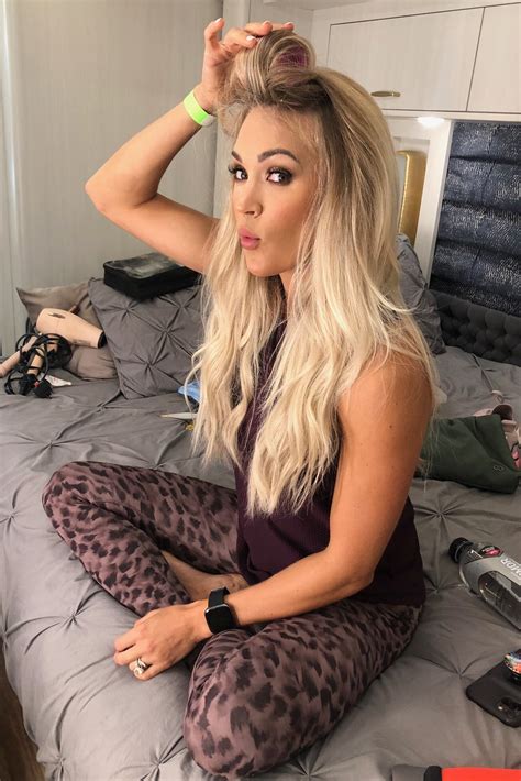 Polythelia Carrie Underwood