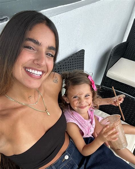 Isabella Ladera | yo se que yo te traje al mundo pero tú me diste vida