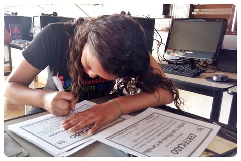 ENTREGA DE CERTIFICADOS PARA OS ALUNOS DE INFORMÁTICA | Transforma em Ação