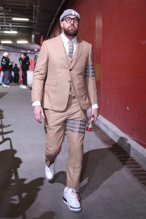 Travis Kelces Pregame Outfit for 2025 Super Bowl Is So 70s-Coded: All