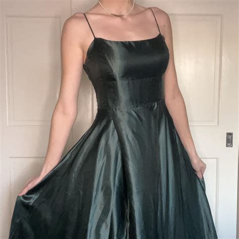 Dark green/Emerald prom dress WITH POCKETS!! it has... - Depop