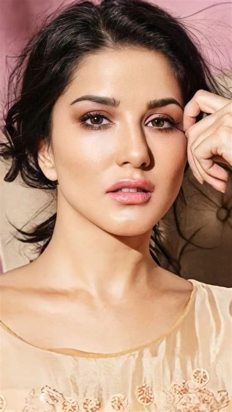 sunny leone hd actress actress sunny leone glam stills  ginna