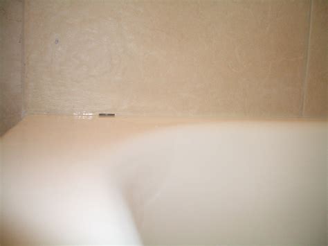 Location of Weep Holes in Tile Installations