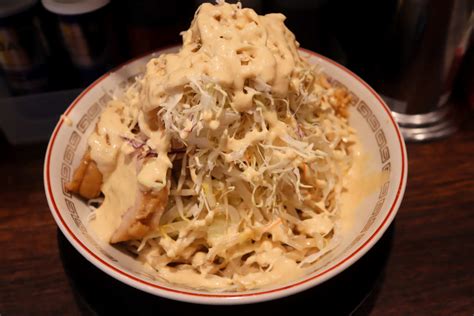 【ラーメン豚山】ボリューム満点の冷やし中華 - 今日の下高井戸