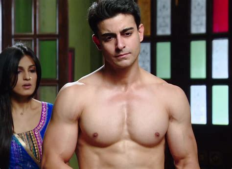 Shirtless Movies & TV : Gautam Rode : Saraswatichandra (S05E13)