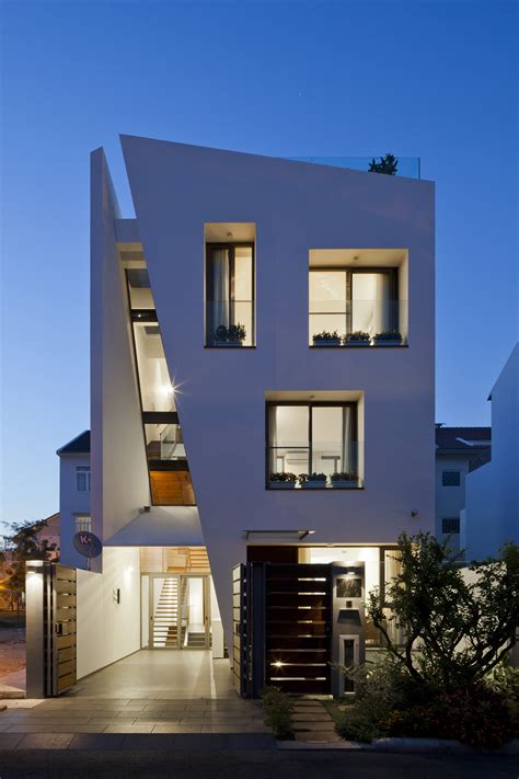 Folding Wall House / Nha Dan Architects | ArchDaily