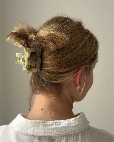 how to wear a claw clip with short hair