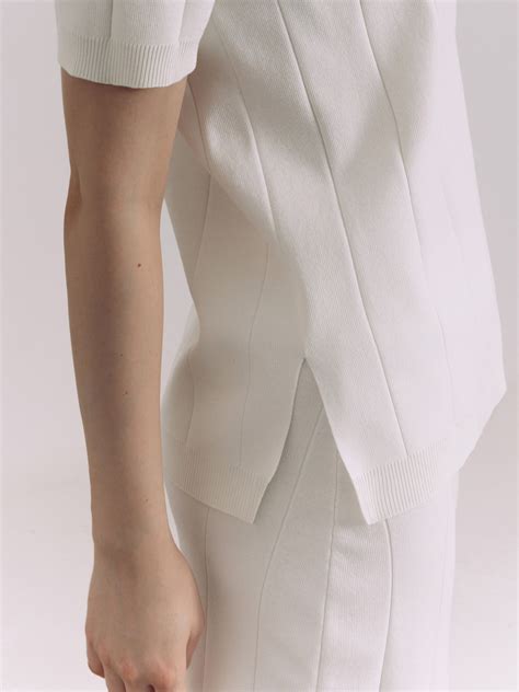 Прямое поло из рельефного трикотажа :: LICHI - Online fashion store