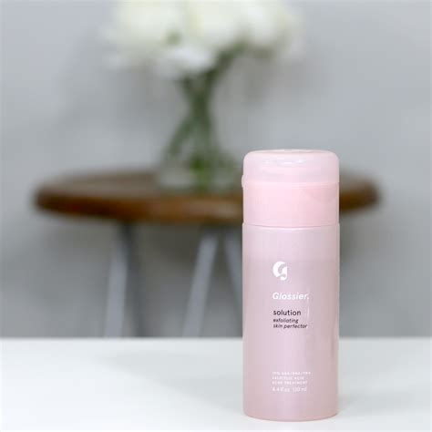 Thoughts On The Glossier Solution Exfoliating Skin Perfector Review