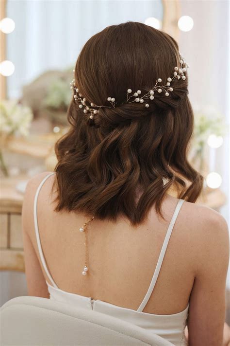 How to achieve half up bridal hair with flowers for your big day 34