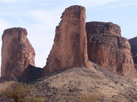 Mountains along the road to Timbuktu, Mali #needtosee | Monument valley
