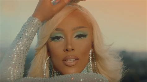 Doja Cat Is A 70s Disco Diva In Psychedelic Say So Music Video | Images ...