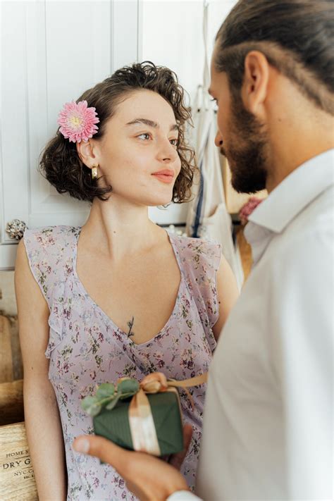 Couple Gift Photos, Download The BEST Free Couple Gift Stock Photos