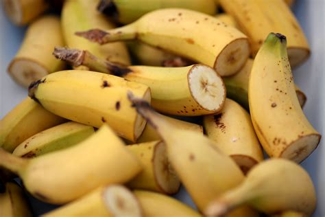 Mangiare le bucce di banana fa bene alla salute: ecco perché