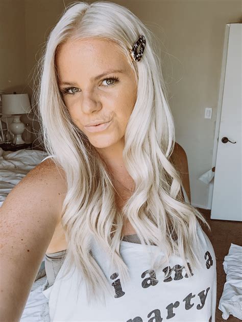 Platinum blonde . Mom selfie | Blonde hair inspiration, Blonde hair