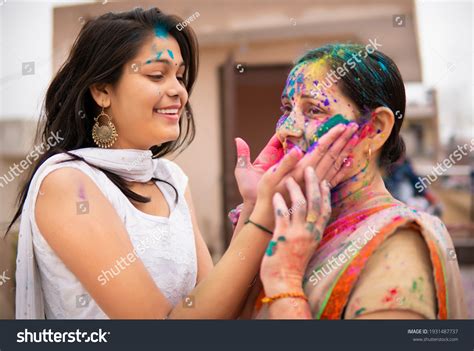 how to play holi