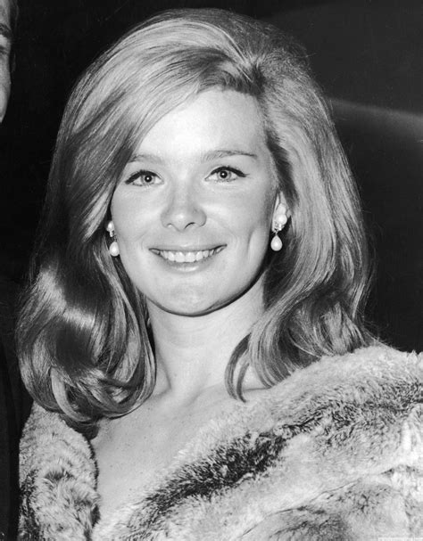 Linda Evans Nude & Sexy (24 Photos + Videos) | #TheFappening