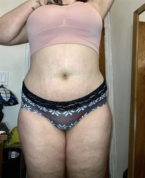 Do you guys like my stretch marks? 🥺 | Scrolller