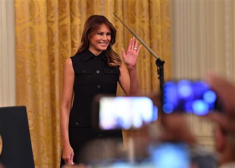 Melania Turns Heads In Gorgeous Sleeveless Black Dress At WH Reception ...