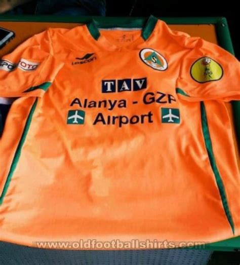 Alanyaspor 2015-16 Home Kit