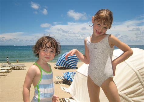 Mica & Manu at Beach - 4 | Vlad Sinayuk | Flickr