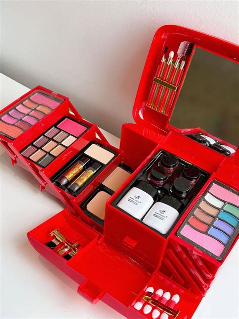 Dinilandai A42 Complete Make-Up Kit for a Mesmerizing Look - Melex