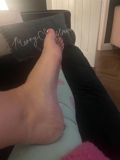 Are my feet flat enough 🫢 : r/flatfeet
