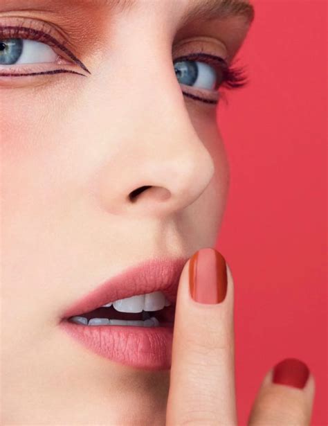 Chanel Makeup Spring 2023 Collection Red