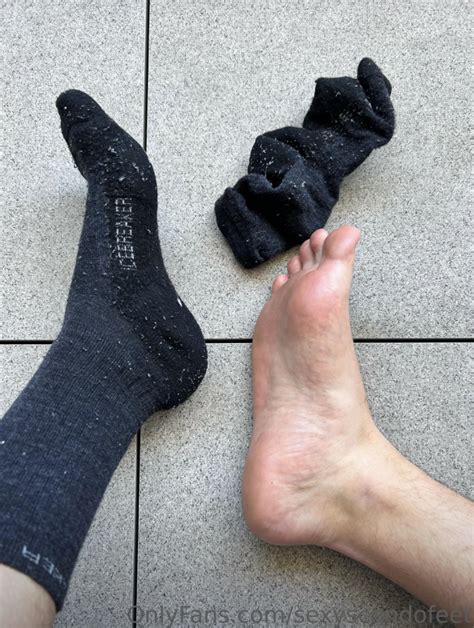 Big, hot and sweaty feet after a hard workout : r/MenFeet