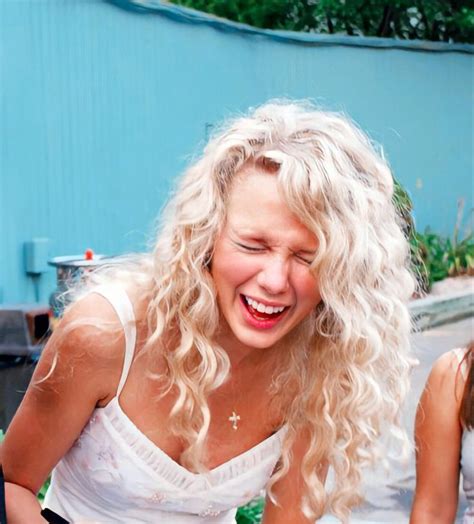 debut photoshoot 💚💚 | Taylor swift photoshoot, Taylor swift album ...
