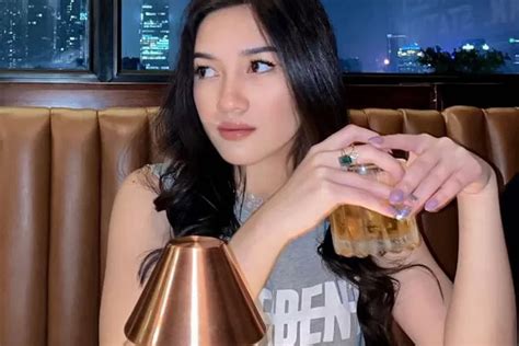 profil instagram wikipedia  biodata abbie topikindo