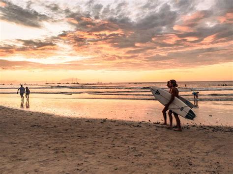 Beginner surfing in Costa Rica - 7 BEST SPOTS & TOWNS