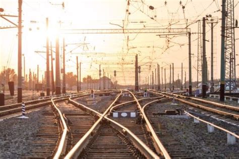 cnr stock  buy   motley fool canada
