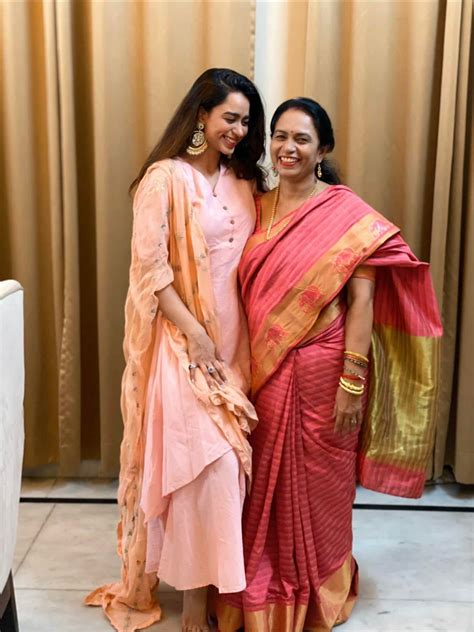 Soundarya Sharma Height,Wiki, Biography, Weight, Age, Affair, Family