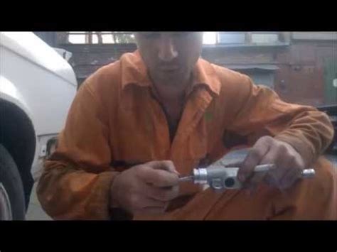 разбираем главный цилиндр сцепления бмв е30,е32,е34 - YouTube