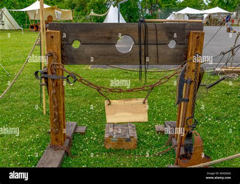 Medieval stocks pillory hi-res stock photography and images - Alamy