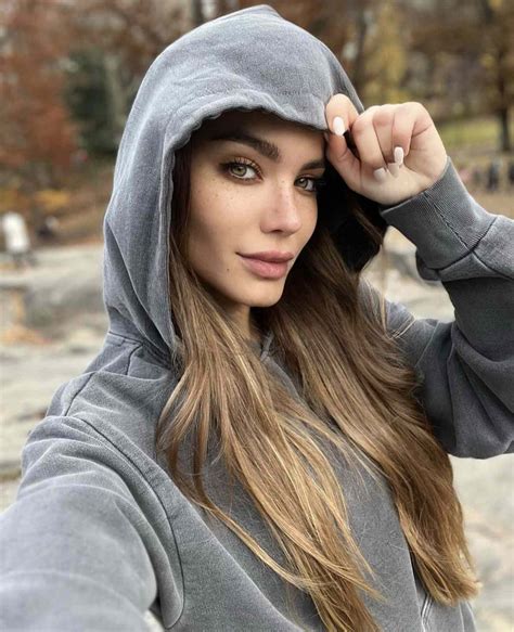 Aleska Genesis sufre alopecia y muestra impactantes imágenes de su