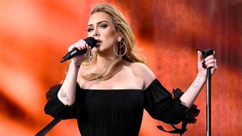 Adele prend une «grosse pause» de la musique