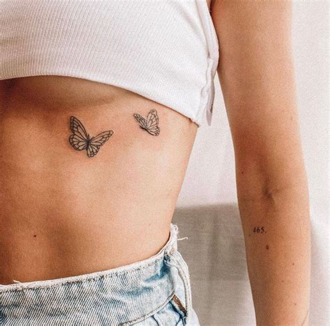 Tatuajes pequeños para mujer en el pecho muy elegantes y minimalistas