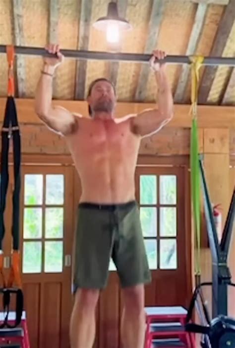 Chris Hemsworth leaves fans in shock after he shows off bulge in